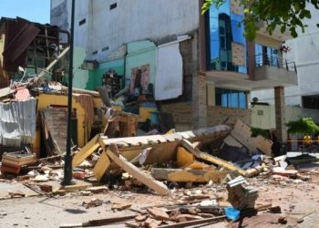 Sismo de magnitud 6.5 deja 15 muertos en Ecuador