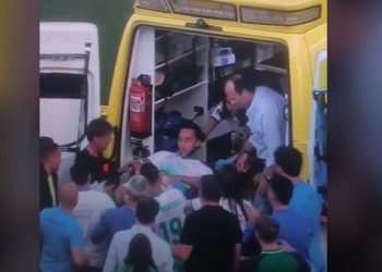 Jugador se desploma y sufre paro durante partido en España