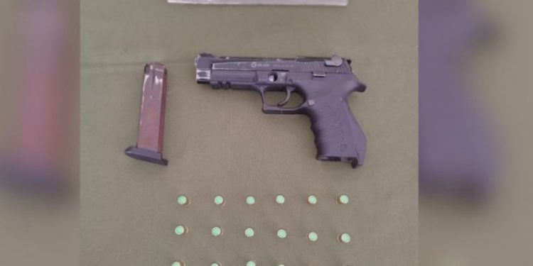 Detienen a hombre armado en mall ubicado frente al Congreso