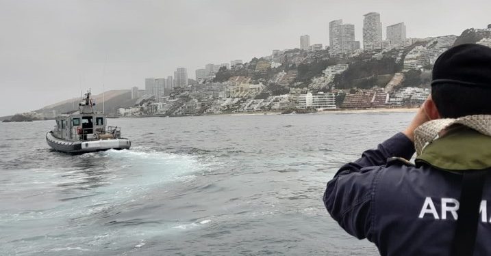 Armada sigue buscando a joven que se perdió en el mar en Reñaca