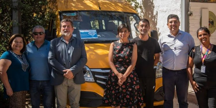 Quilpué: Inauguran nuevo servicio de bus que conectará a sectores rurales