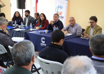 Gobernador Mundaca critica ausencia de parlamentarios en Mesa Hídrica de Aconcagua