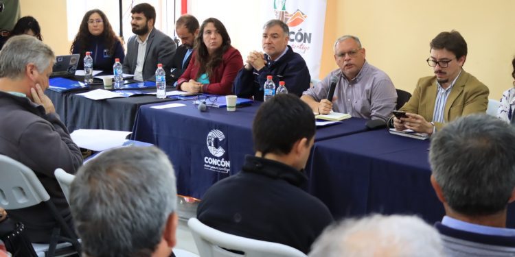 Gobernador Mundaca critica ausencia de parlamentarios en Mesa Hídrica de Aconcagua