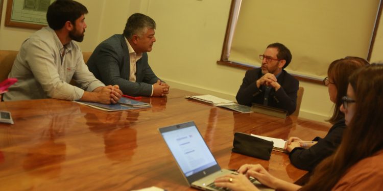 Alcalde de Limache busca nuevas obras para la comuna en reunión con Ministro