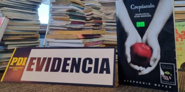 Incautan 2.000 libros falsificados en Valparaíso