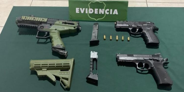 Carabineros detiene a dos delincuentes fuertemente armados en San Antonio