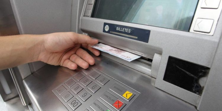 Quilpué: Engañan a adulto mayor de 87 años y le roban un millón de pesos