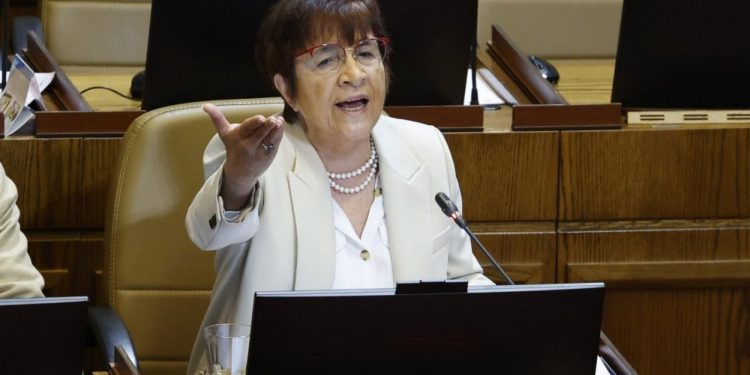 Parlamentarios llevarán a diputada Cordero a Comisión de Ética por dichos contra Campillai