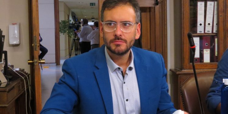 Concón: Diputado De Rementería oficia a Enap por escape de gas