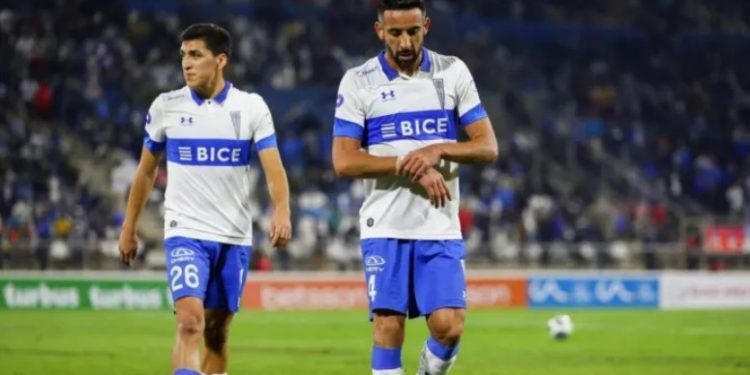 Mauricio Isla busca salir de Católica después de quiebre total con el club