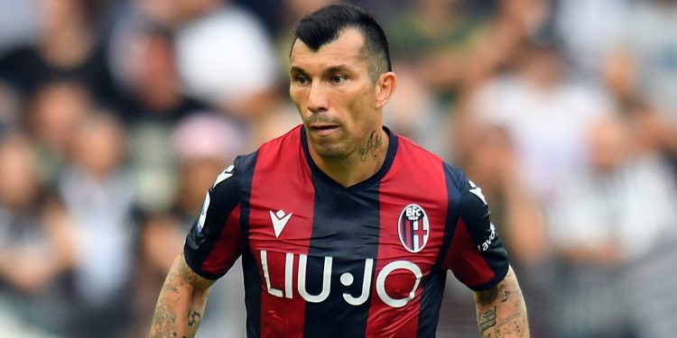 Ex pareja arremete contra Gary Medel por pensión de sus hijos