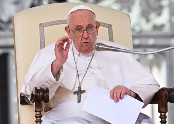 Papa Francisco se encuentra hospitalizado en Italia