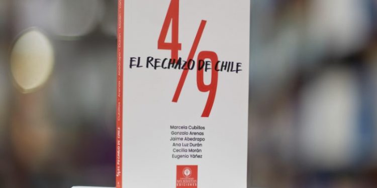 Lanzan libro que aborda triunfo del rechazo en plebiscito constitucional