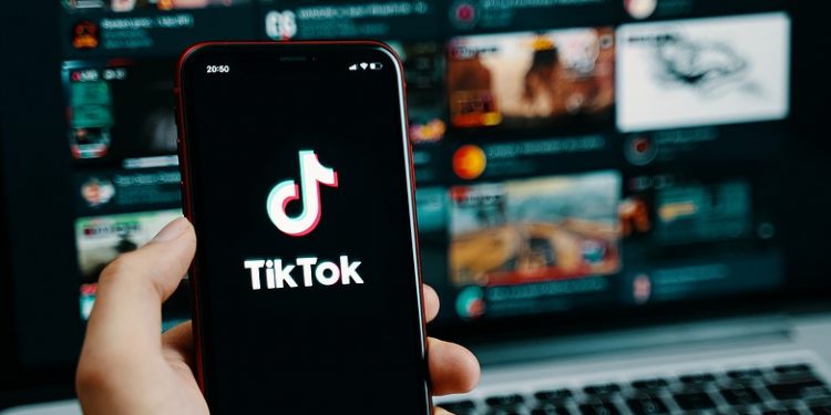 Diputado Carter presentará proyecto para restringir uso de TikTok