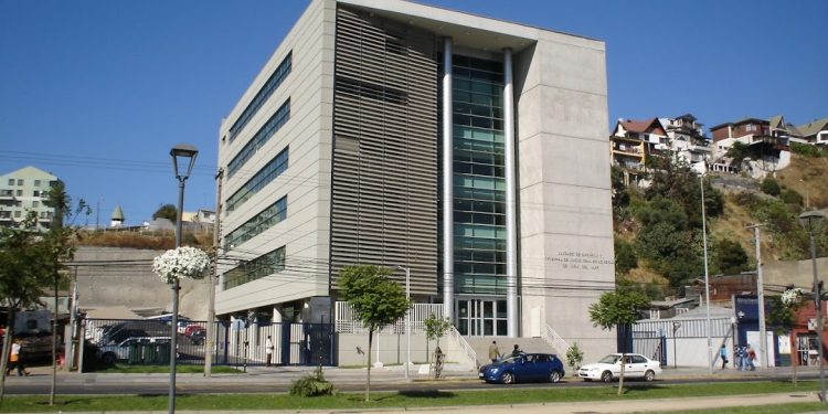 Viña del Mar: Condenan a 8 años de cárcel a sujeto por abusar de su hija