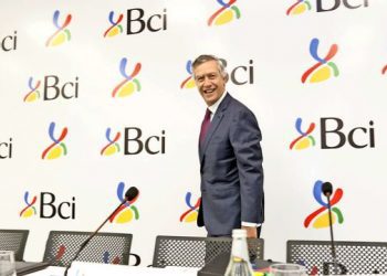 Empresario chileno «dona» 43 USD millones a sus hijos