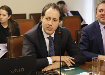 Diputado Urruticoechea es chocado por persona ebria en Quintero