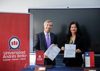 Sernapesca y UNAB firmaron convenio de colaboración académica y científica