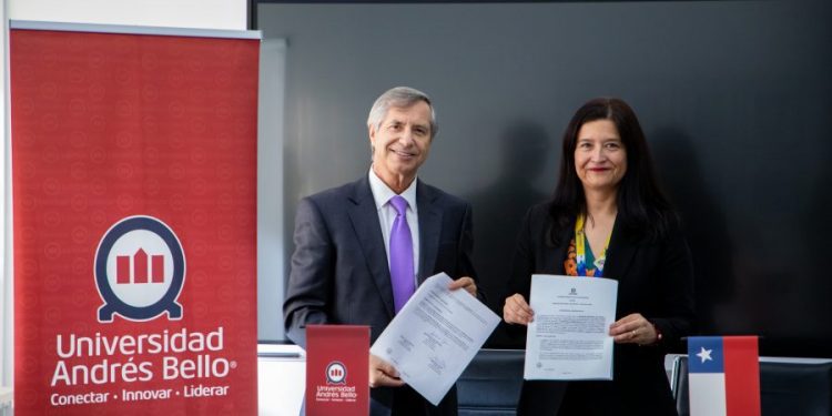 Sernapesca y UNAB firmaron convenio de colaboración académica y científica