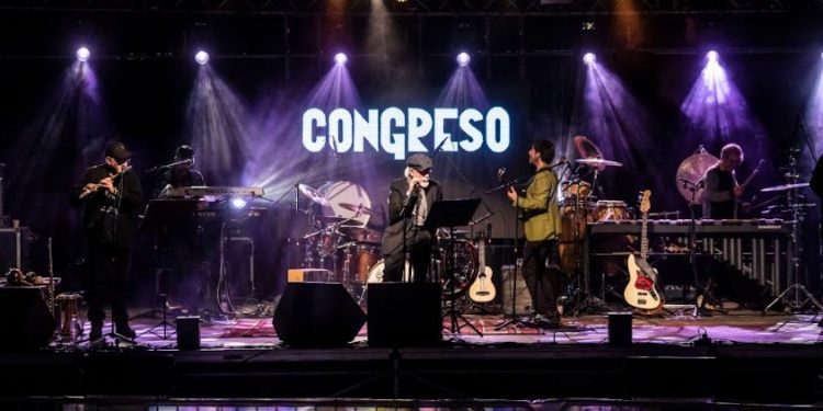 Grupo Congreso hizo vibrar a asistentes del aniversario 125 de Quilpué