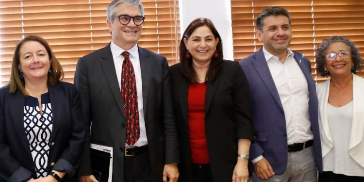 Ministerio de Hacienda informa a Gobernadores sobre distribución de fondos del proyecto de Royalty Minero