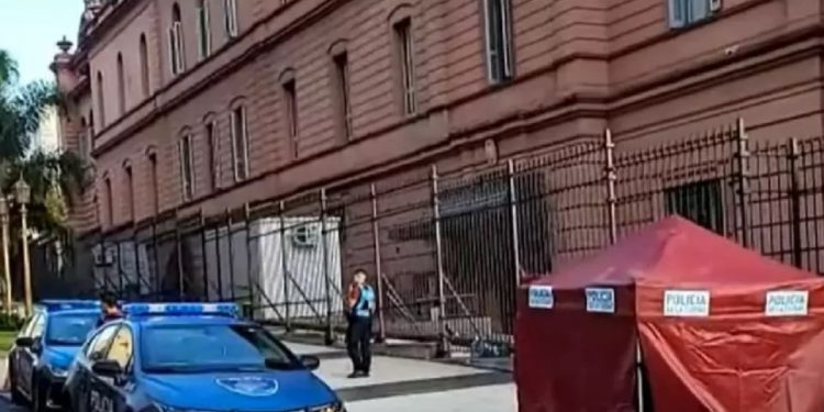 Guagua fallece a metros del palacio de Gobierno de Argentina