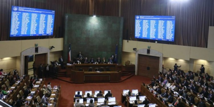 Control policial en materia de migración se despachó a ley