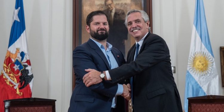 [Opinión] Rodrigo Zambrano: «Buenos vecinos, pero no buenos amigos»