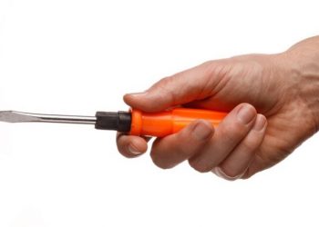 Conductor clava un destornillador en el ojo a chofer de bus en San Antonio