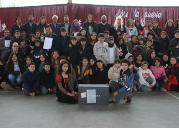 Más de 400 estudiantes de Calle Larga accederán a internet satelital