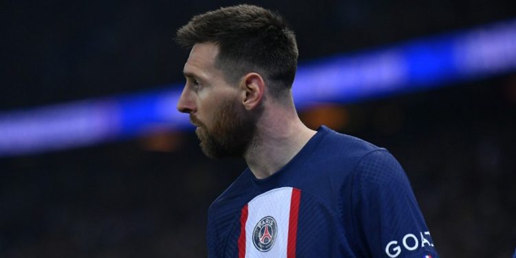 Histórico goleador defiende a Messi después de ser pifiado en Francia