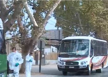 Asesinan a hombre a tiros en micro de Peñaflor