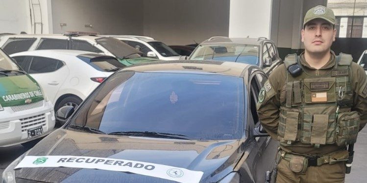 Cabo de la Armada es detenido por conducir auto con encargo de robo