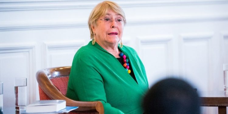 Ex Presidenta Bachelet no descarta asumir como senadora