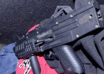 Rancagua: Detienen a dos personas por porte de subfusil Uzi