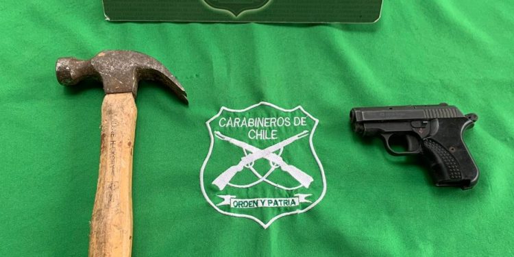 Detienen a delincuente que intentó asaltar joyería en centro de Viña del Mar