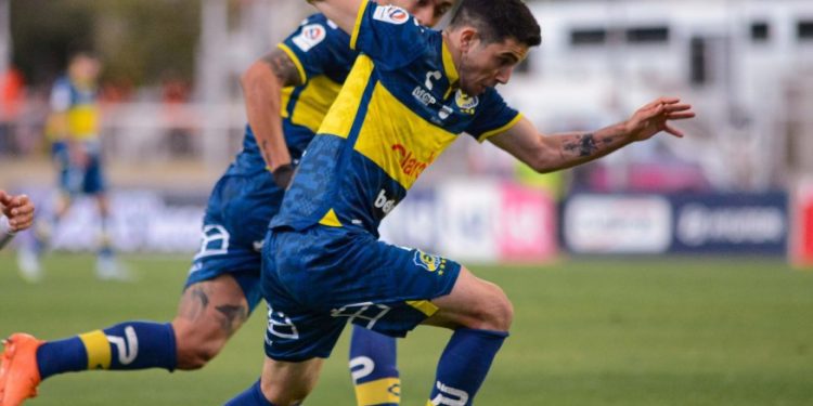 Everton al fin gana de visita después de vencer 2-3 a Curicó Unido