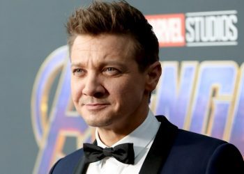 Médico de Jeremy Renner dice que quitanieves pasó a milímetros de órganos vitales
