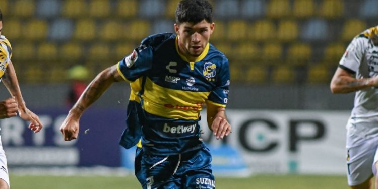 Destacan a lateral de Everton como uno de los más prometedores del mundo