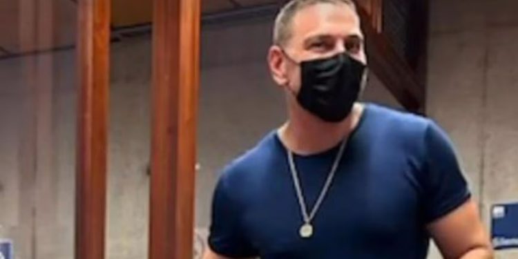 Juez llama al orden a Neme durante juicio de Cathy Barriga