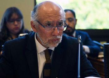 Senador Flores ingresa proyecto para aumentar penas a quienes se fuguen de la cárcel