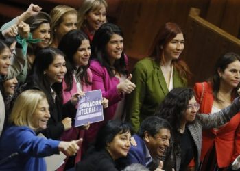 Aprueban nueva ley para que hijos de víctimas de femicidio tengan pensión