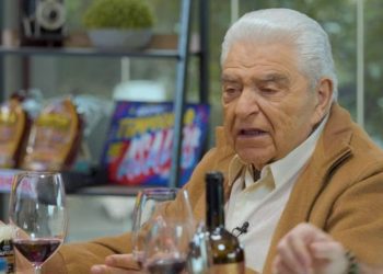 Don Francisco denuncia nulo servicio para personas que necesitan silla de ruedas en Aeropuerto