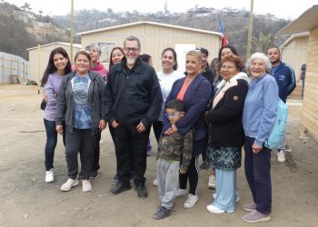 Senador Lagos Weber pide dominios de título para 33 familias afectadas por incendio