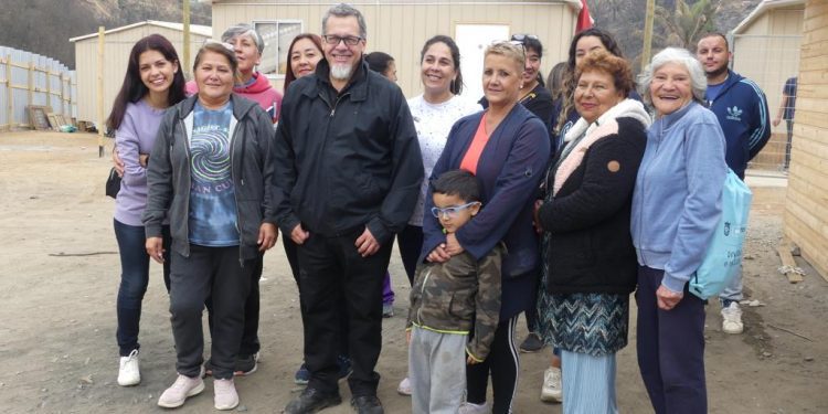 Senador Lagos Weber pide dominios de título para 33 familias afectadas por incendio