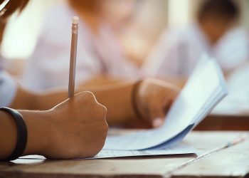 Limache entrega becas de educación superior a 136 estudiantes