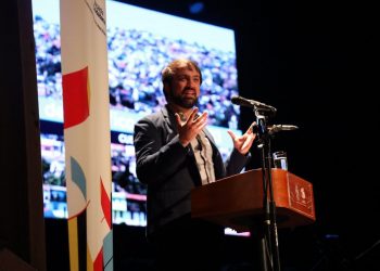 Critican a alcalde Sharp por gastar 19 millones en cuenta pública de Valparaíso