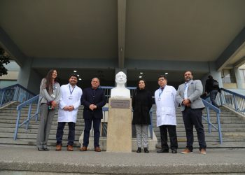 Gobernador Mundaca compromete apoyo al Hospital Carlos van Buren