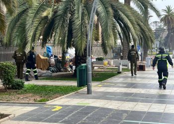 Viña del Mar: Realizan operativo para despejar plaza Parroquia