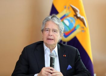 Ecuador autoriza porte de armas a civiles debido a crisis de seguridad